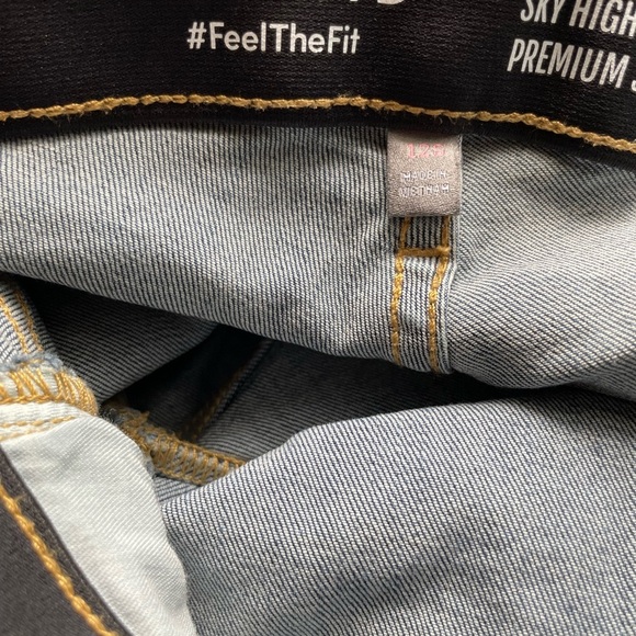 Torrid Sky High A Line Flare Premium Stretch High Rise Jean Size 12 Short - Picture 13 of 16